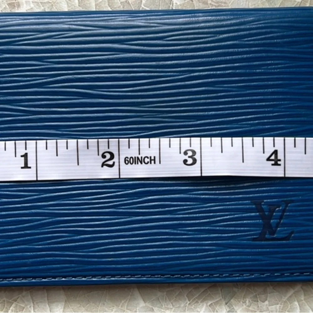 Louis Vuitton Vibrant Blue Epi card holder